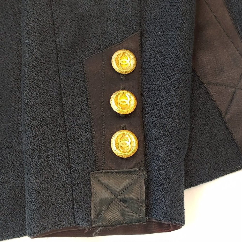 Vintage 1994 Chanel Navy Blue Boucle Jacket - Picture 9 of 14
